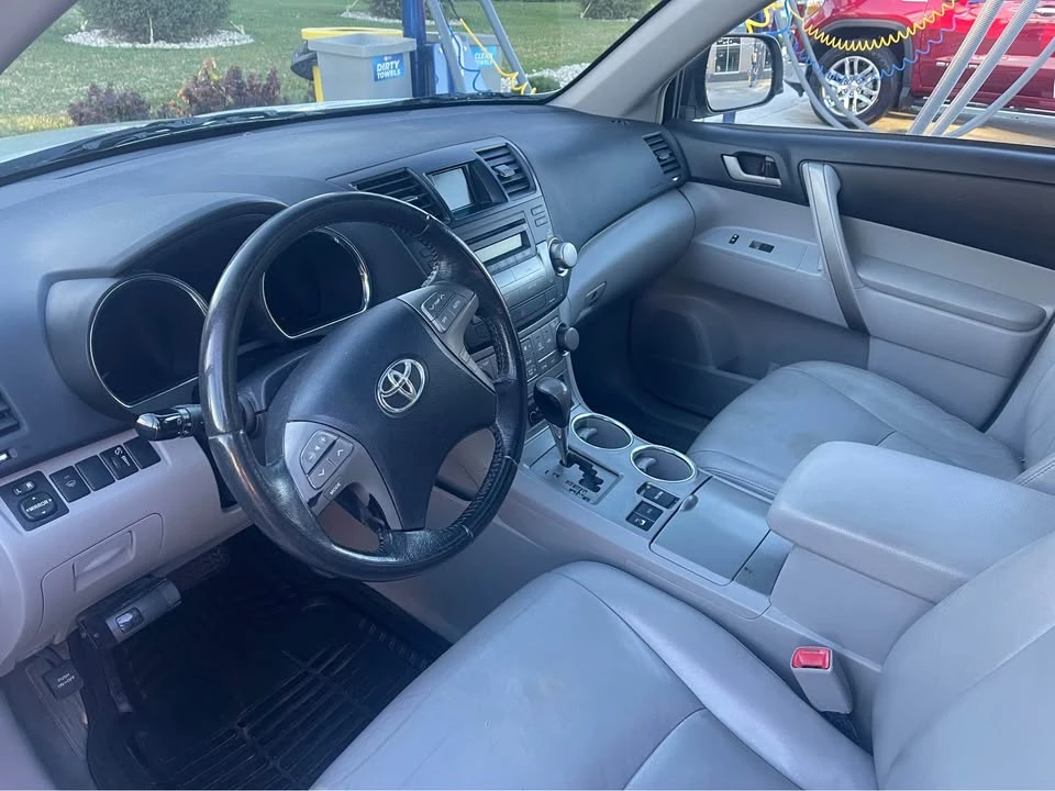 2010 Toyota Highlander - Image 9 of 13