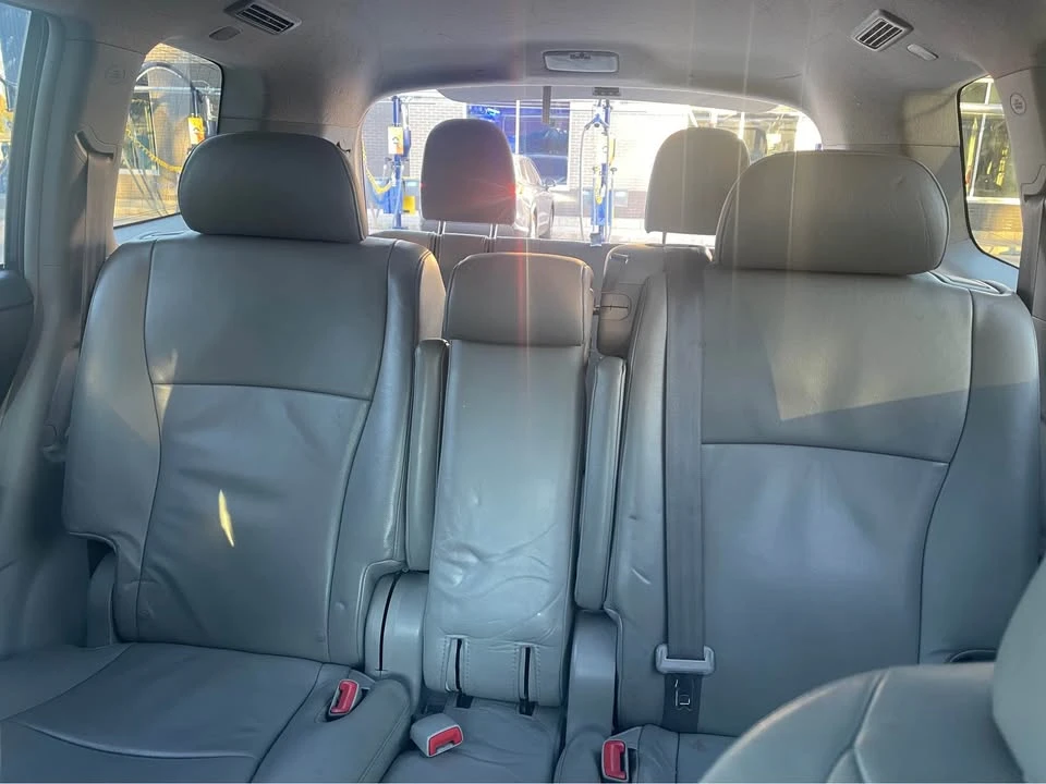 2010 Toyota Highlander - Image 10 of 13