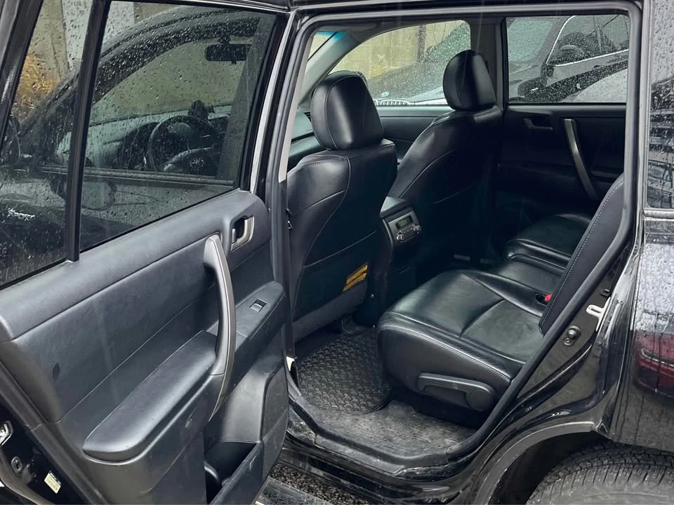 2010 Toyota Highlander - Image 10 of 12