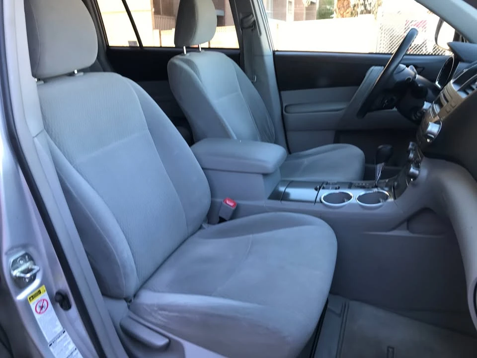 2010 Toyota Highlander - Image 9 of 20