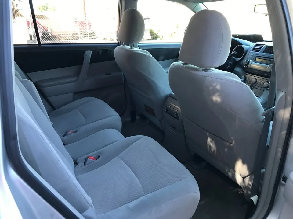 2010 Toyota Highlander - Image 10 of 20