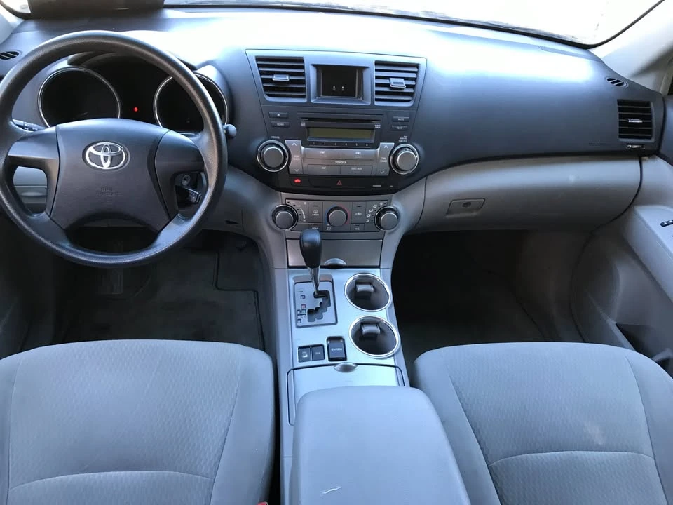 2010 Toyota Highlander - Image 11 of 20