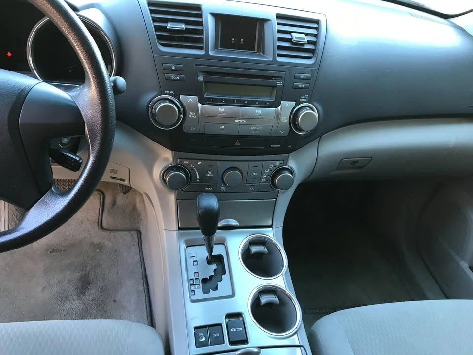 2010 Toyota Highlander - Image 15 of 20