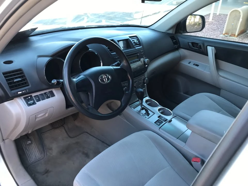 2010 Toyota Highlander - Image 13 of 20