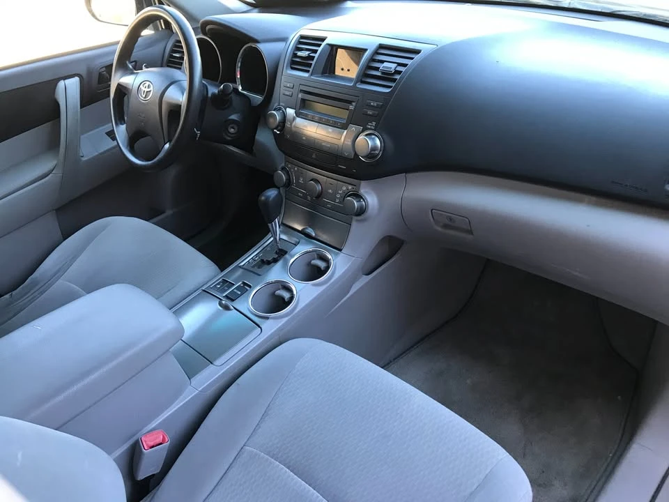 2010 Toyota Highlander - Image 8 of 20