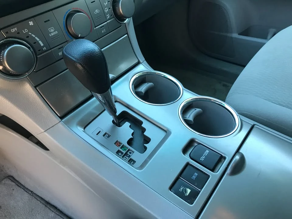 2010 Toyota Highlander - Image 16 of 20