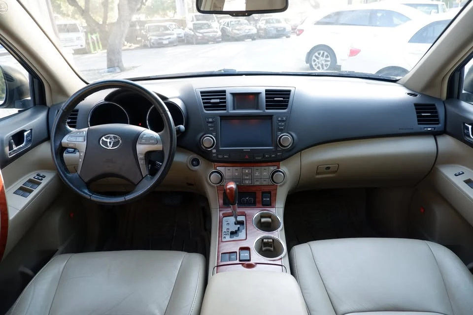 2010 Toyota Highlander - Image 14 of 20