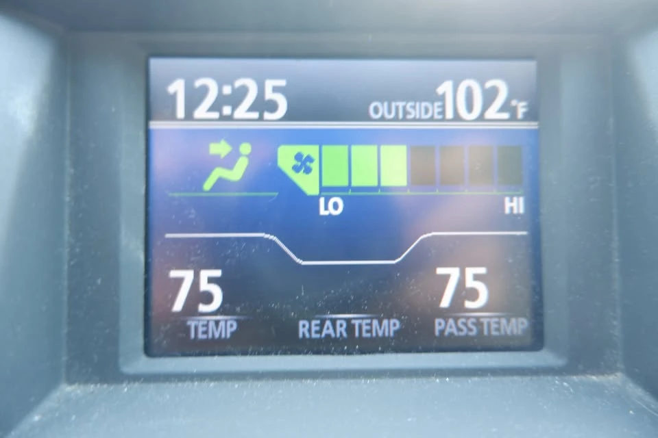 2010 Toyota Highlander - Image 19 of 20