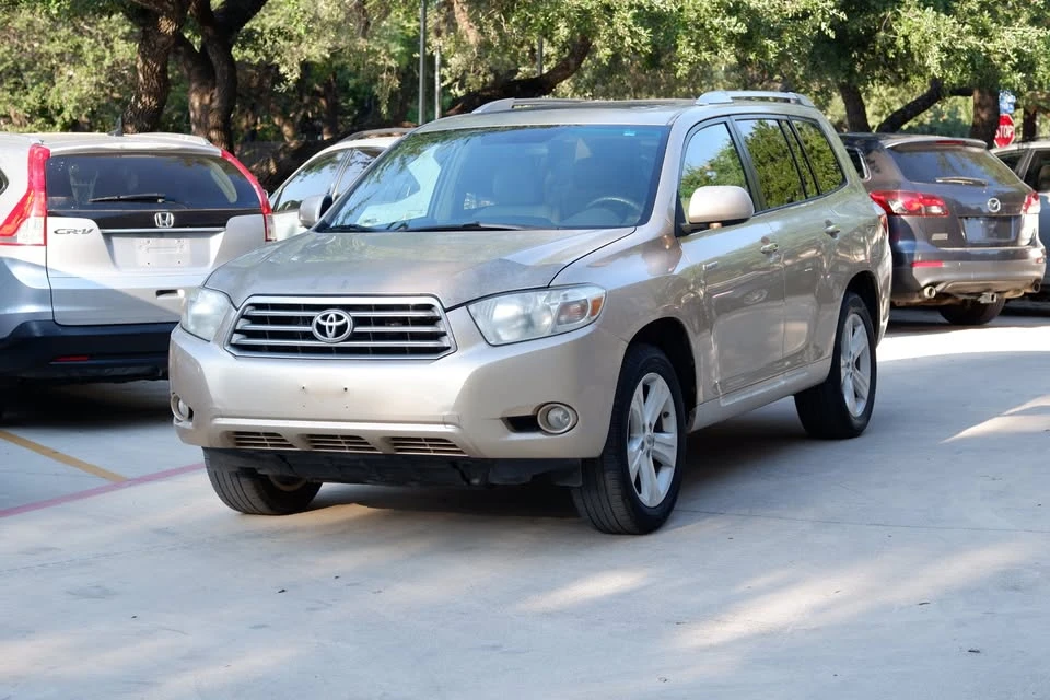 2010 Toyota Highlander - Image 7 of 20