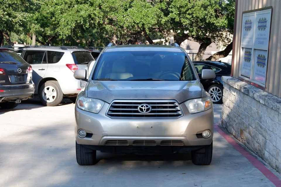 2010 Toyota Highlander - Image 8 of 20