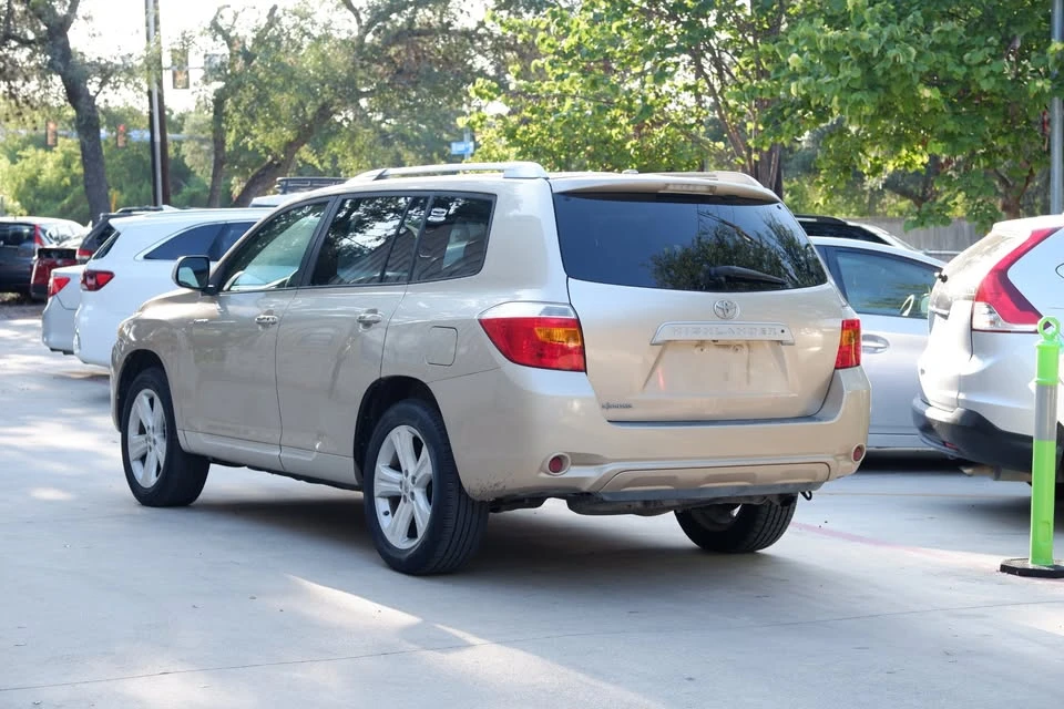 2010 Toyota Highlander - Image 6 of 20