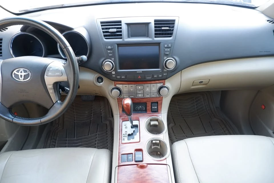 2010 Toyota Highlander - Image 17 of 20