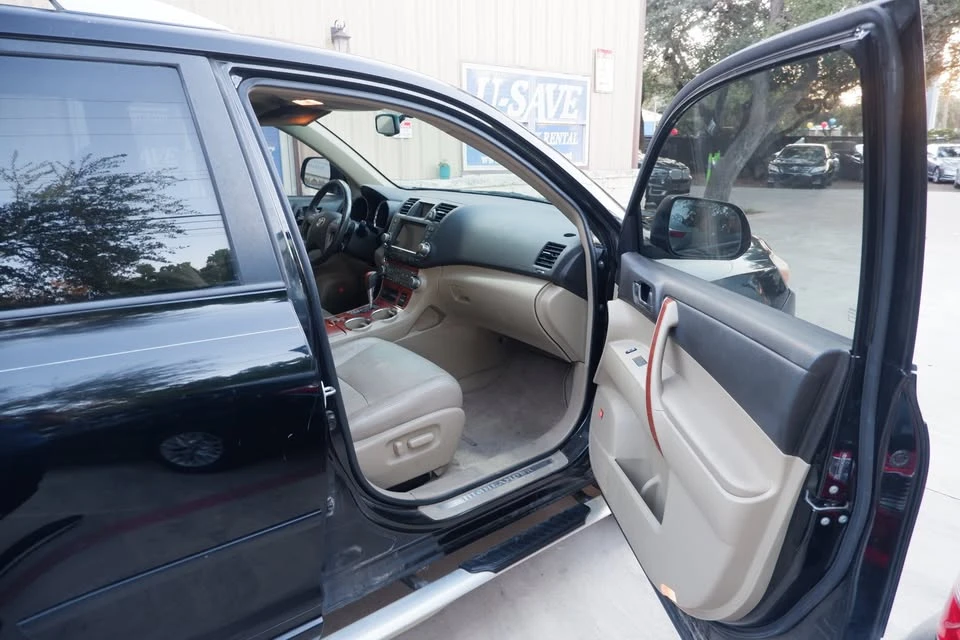 2010 Toyota Highlander - Image 16 of 20
