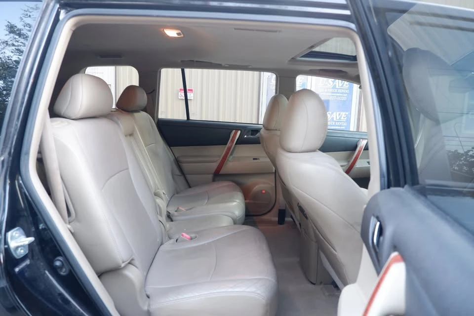 2010 Toyota Highlander - Image 19 of 20