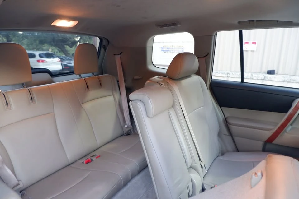 2010 Toyota Highlander - Image 20 of 20