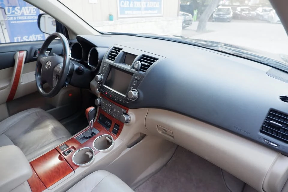 2010 Toyota Highlander - Image 17 of 20
