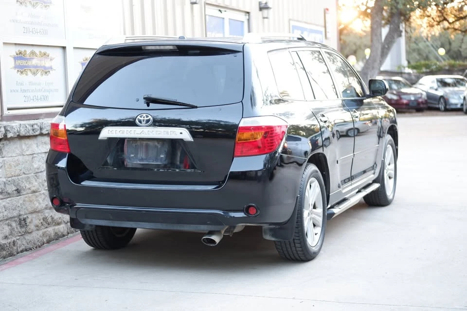2010 Toyota Highlander - Image 2 of 20