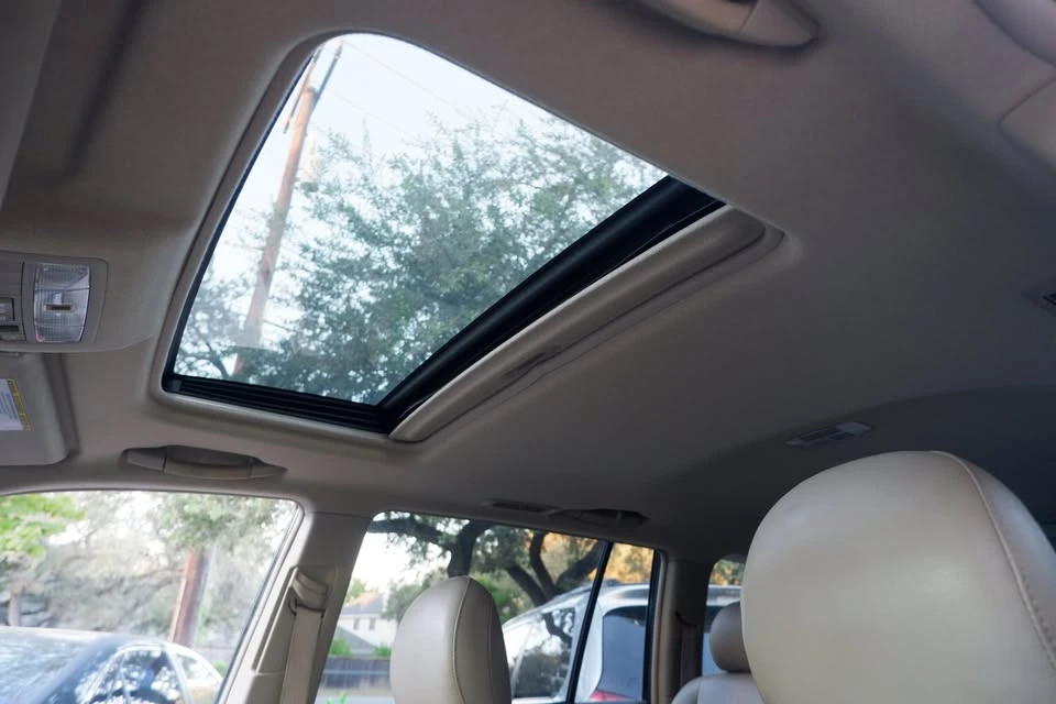 2010 Toyota Highlander - Image 12 of 20