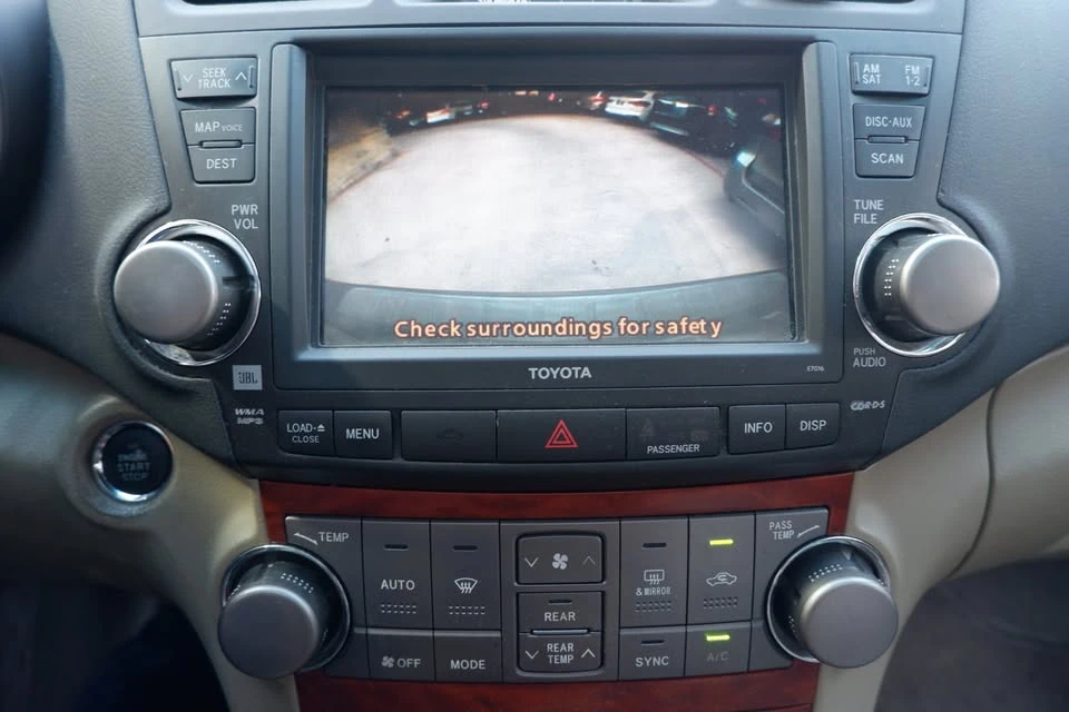 2010 Toyota Highlander - Image 14 of 20