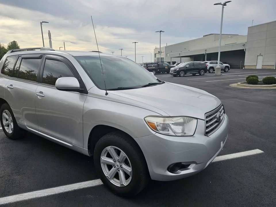 2010 Toyota Highlander - Image 3 of 7