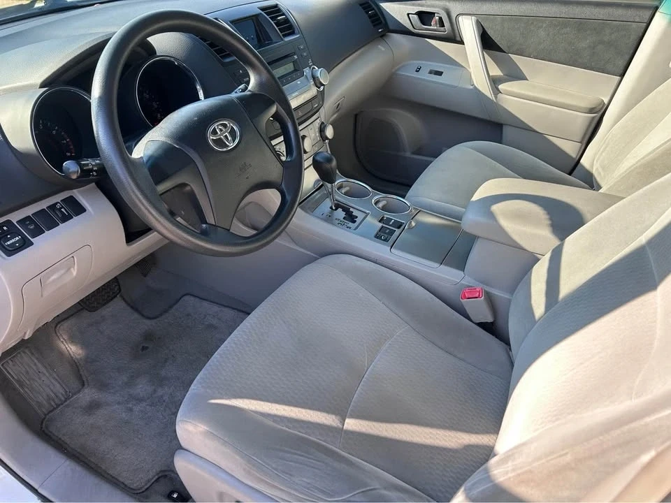 2010 Toyota Highlander - Image 8 of 10