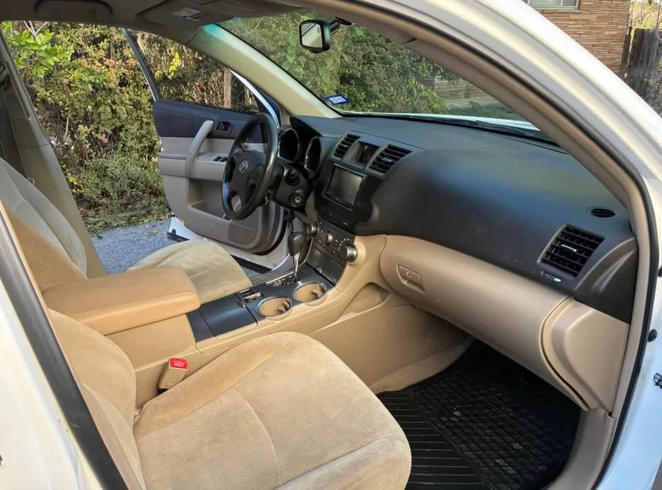 2010 Toyota Highlander - Image 6 of 7