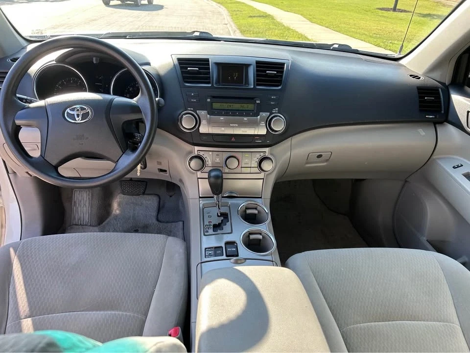 2010 Toyota Highlander - Image 9 of 10