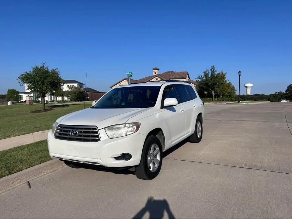 2010 Toyota Highlander - Image 2 of 10