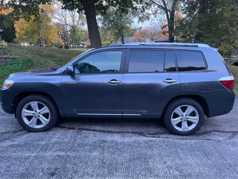 2010 Toyota Highlander - Image 2 of 11