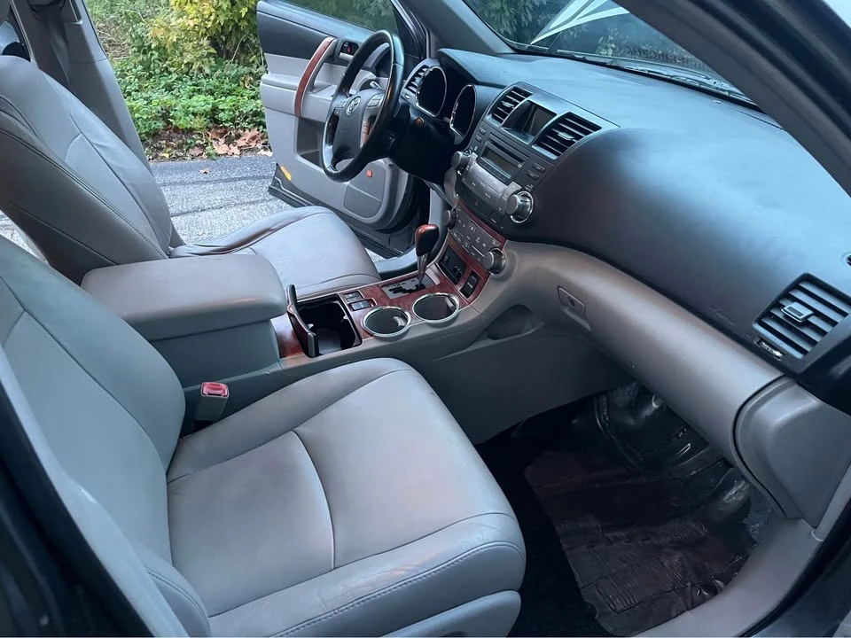 2010 Toyota Highlander - Image 10 of 11