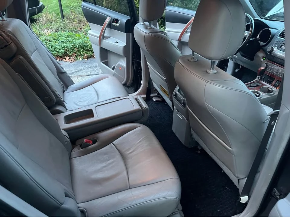 2010 Toyota Highlander - Image 9 of 11