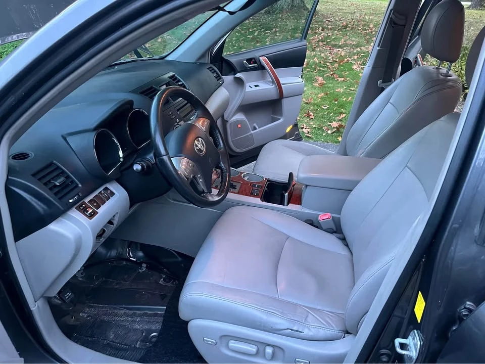 2010 Toyota Highlander - Image 7 of 11
