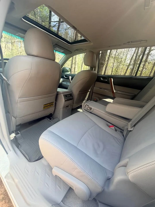 2010 Toyota Highlander - Image 13 of 20