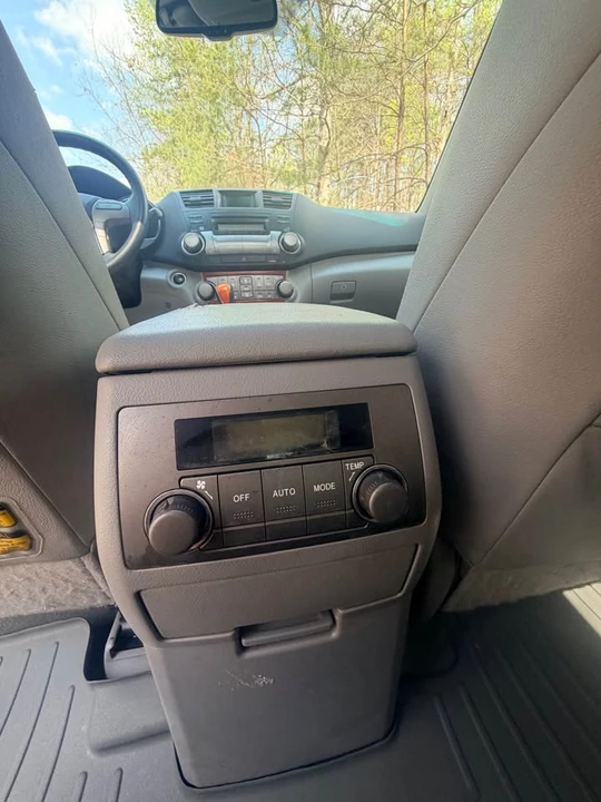 2010 Toyota Highlander - Image 16 of 20