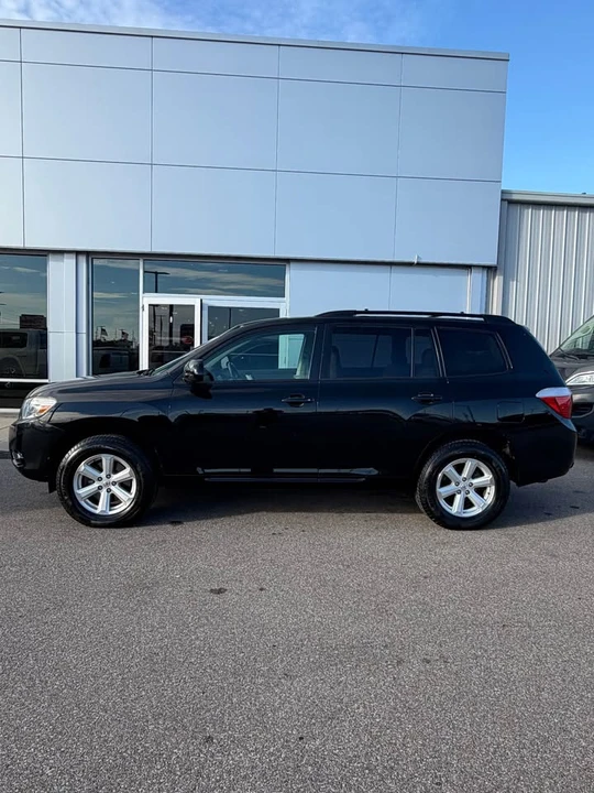 2010 Toyota Highlander - Image 2 of 10