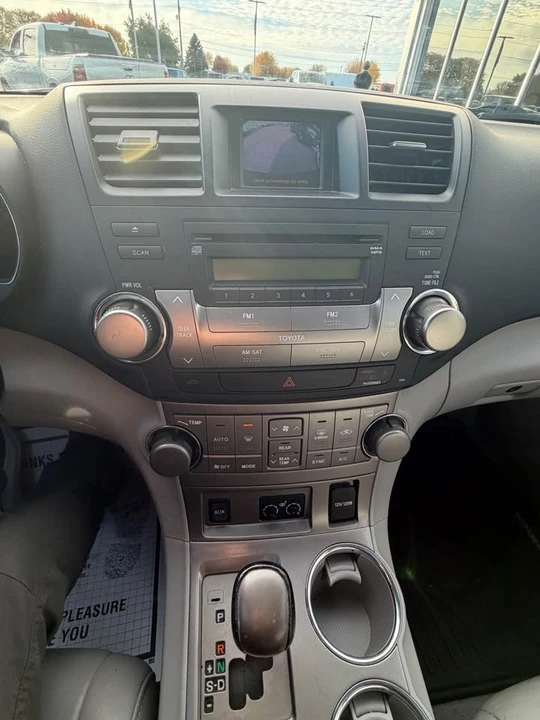 2010 Toyota Highlander - Image 8 of 10