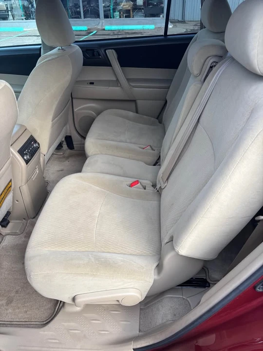 2010 Toyota Highlander - Image 11 of 13
