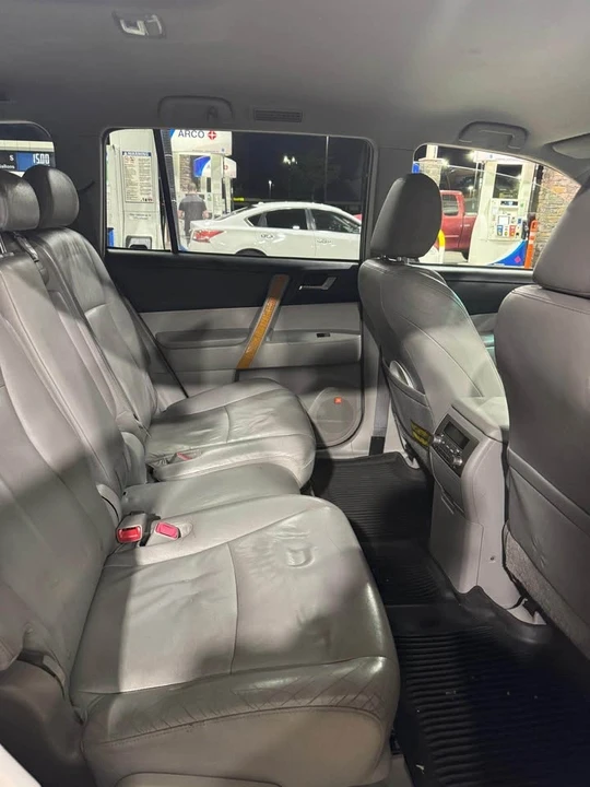 2010 Toyota Highlander - Image 7 of 9