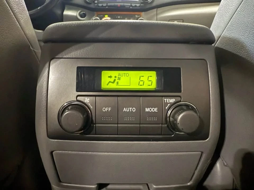 2010 Toyota Highlander - Image 11 of 18