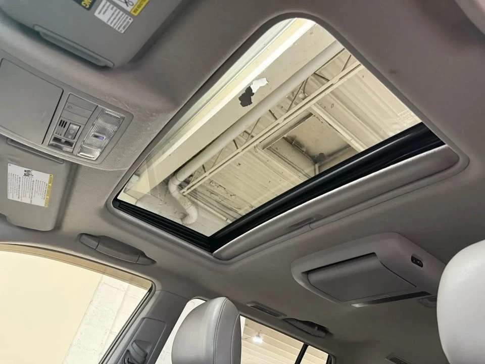2010 Toyota Highlander - Image 15 of 18
