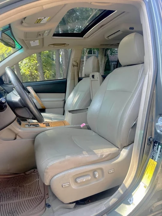 2010 Toyota Highlander - Image 8 of 20