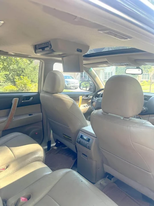 2010 Toyota Highlander - Image 12 of 20