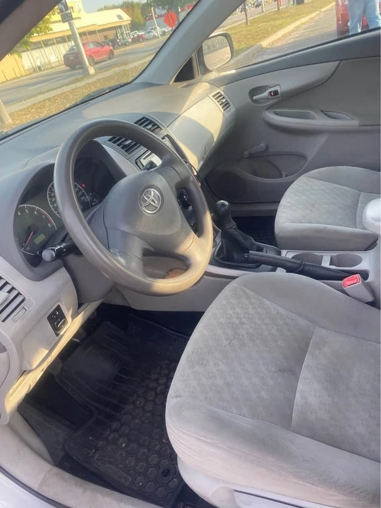 2010 Toyota Corolla 10th Gen - Image 5 of 9