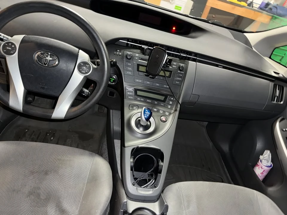 2010 Toyota Prius 3rd Gen - Image 9 of 20