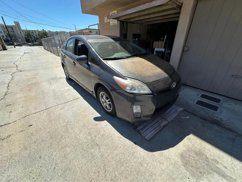 2010 Toyota Prius 3rd Gen - Image 4 of 11