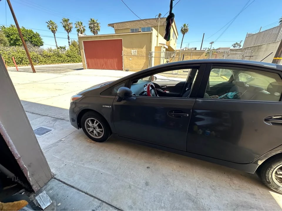 2010 Toyota Prius 3rd Gen - Image 5 of 11