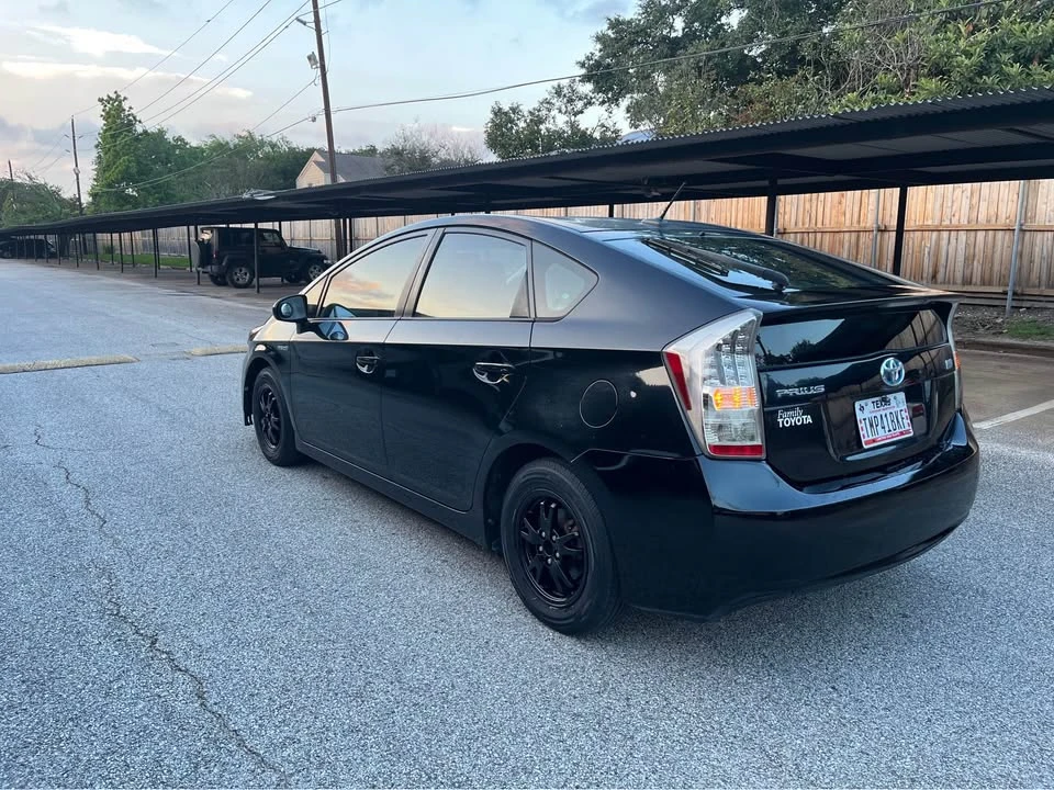 2010 Toyota Prius 3rd Gen - Image 6 of 9