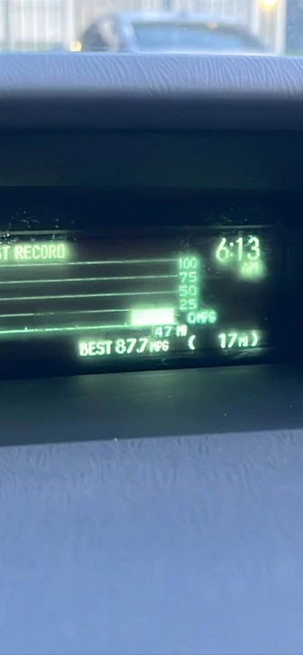 2010 Toyota Prius 3rd Gen - Image 9 of 9