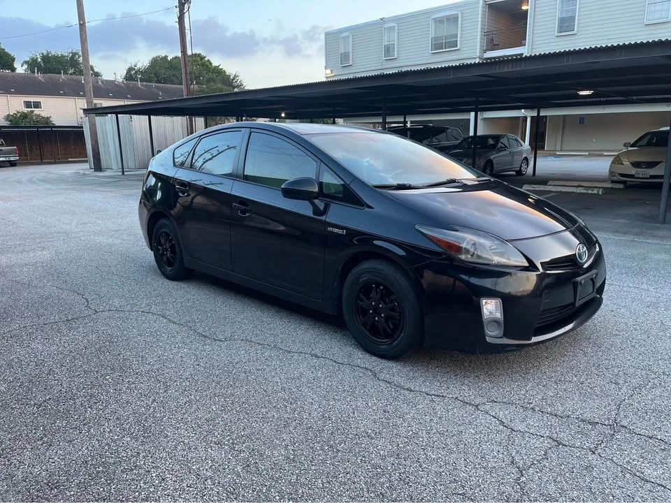 2010 Toyota Prius 3rd Gen - Image 2 of 9