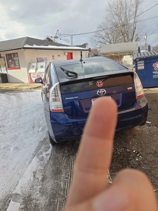 2010 Toyota Prius 3rd Gen - Image 13 of 18